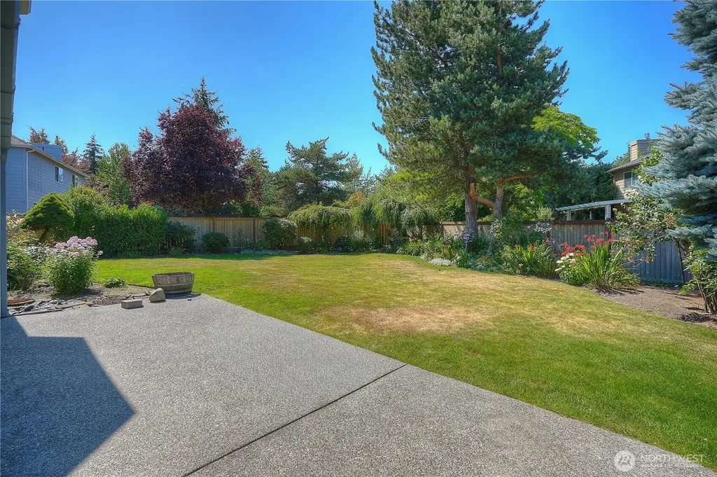 176 Eagle Ridge Drive E Puyallup WA 98374