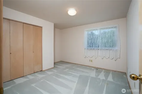 176 Eagle Ridge Drive E Puyallup WA 98374