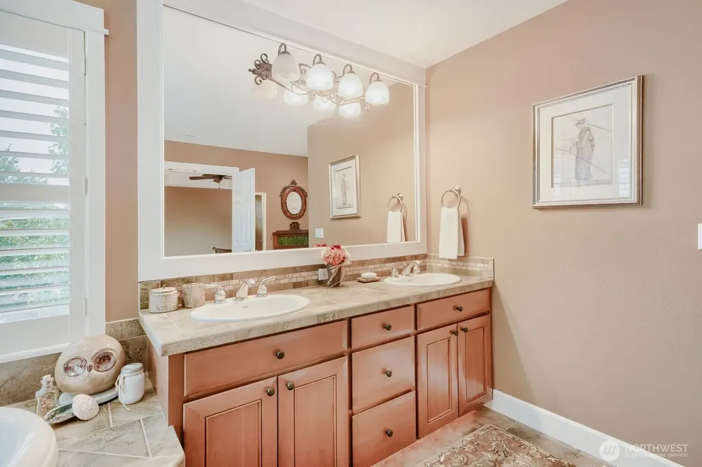 1001 S 38th Court Renton WA 98055