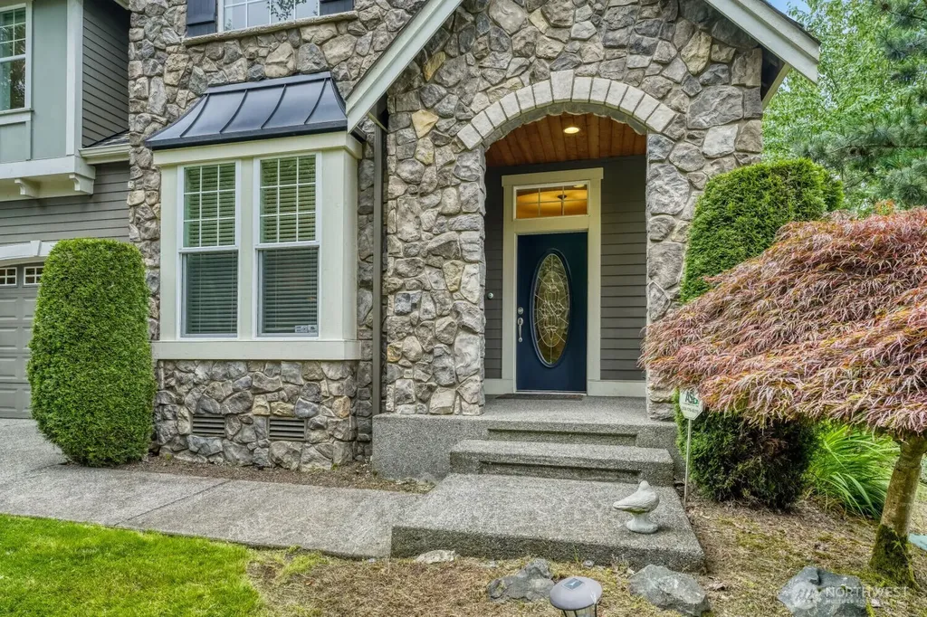 1001 S 38th Court Renton WA 98055