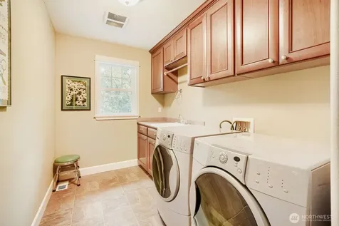 1001 S 38th Court Renton WA 98055