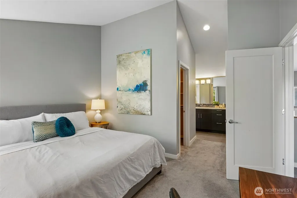 9423 Roosevelt Way NE Seattle WA 98115