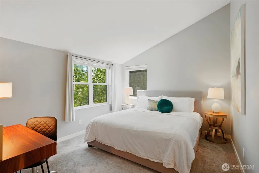 9423 Roosevelt Way NE Seattle WA 98115