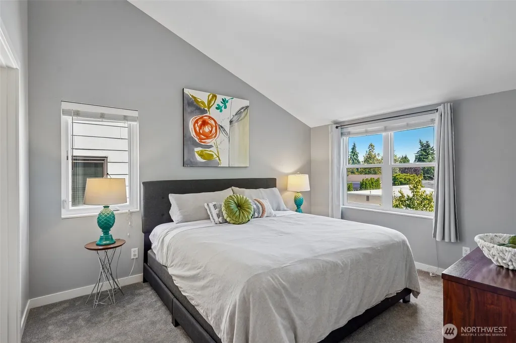 9423 Roosevelt Way NE Seattle WA 98115