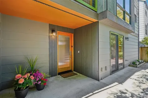 9423 Roosevelt Way NE Seattle WA 98115