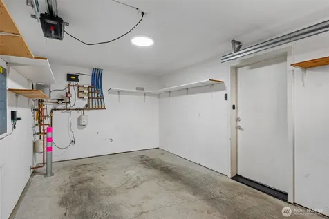 9423 Roosevelt Way NE Seattle WA 98115