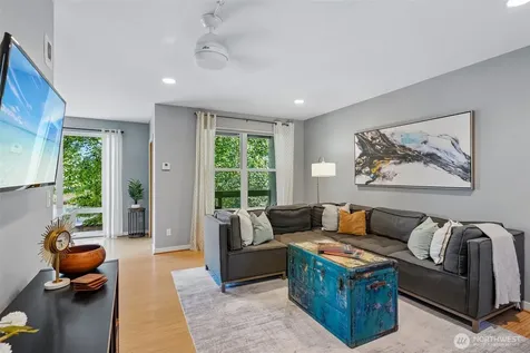 9423 Roosevelt Way NE Seattle WA 98115