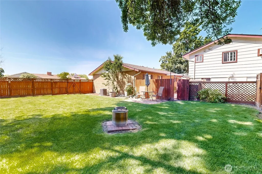 301 NE A Street College Place WA 99324