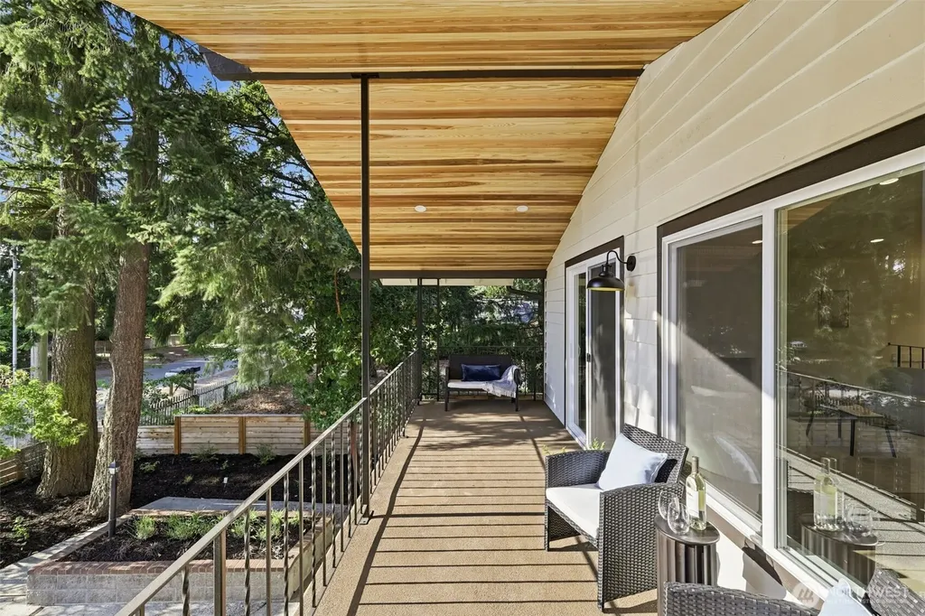 12544 25th Avenue NE Seattle WA 98125