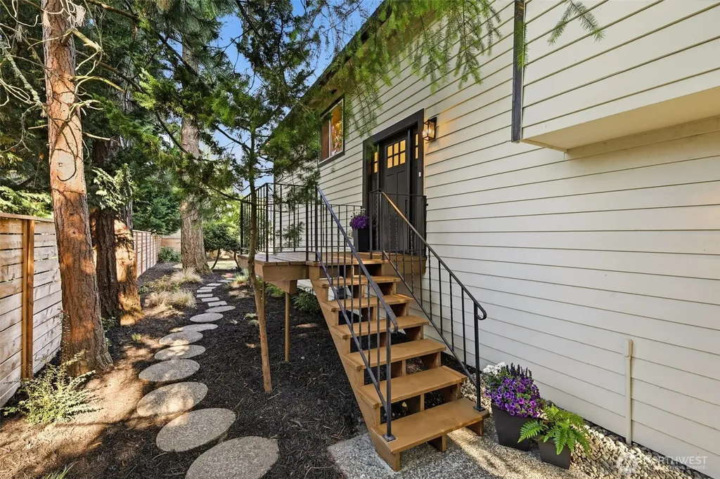 12544 25th Avenue NE Seattle WA 98125