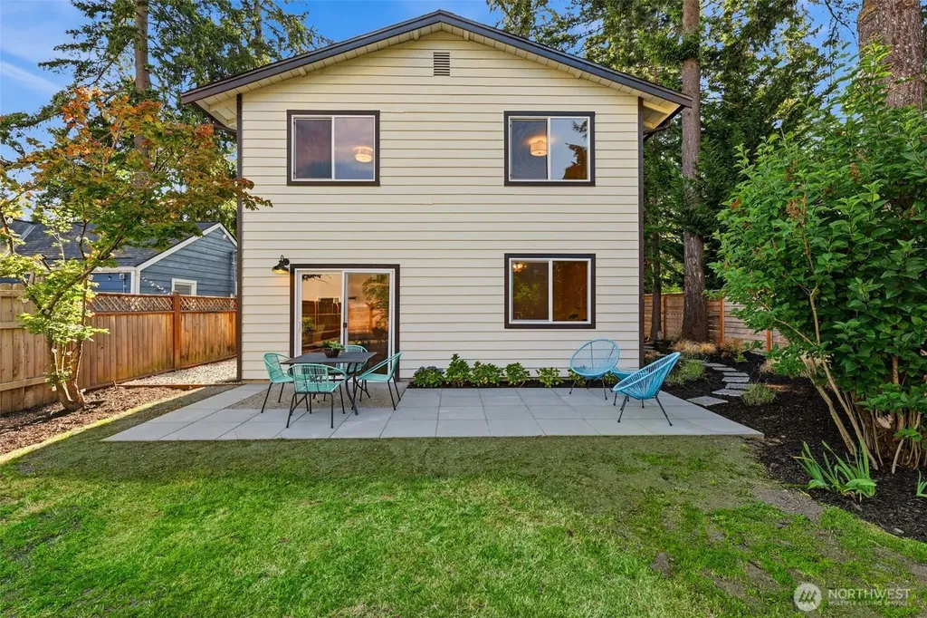 12544 25th Avenue NE Seattle WA 98125