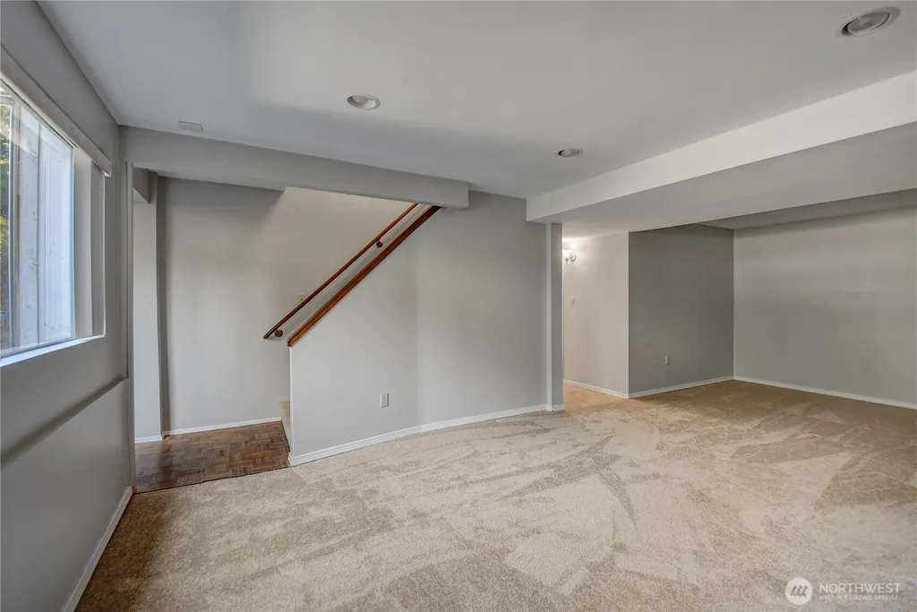 10035 NE 28th Place Bellevue WA 98004