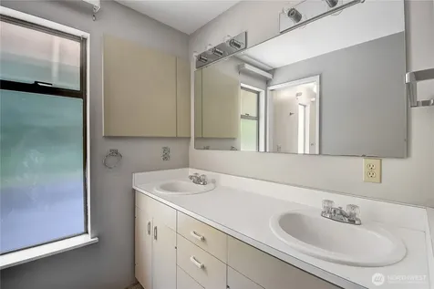 10035 NE 28th Place Bellevue WA 98004