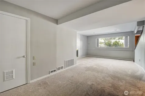10035 NE 28th Place Bellevue WA 98004