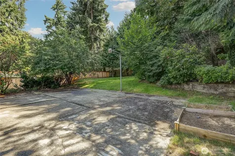 10035 NE 28th Place Bellevue WA 98004