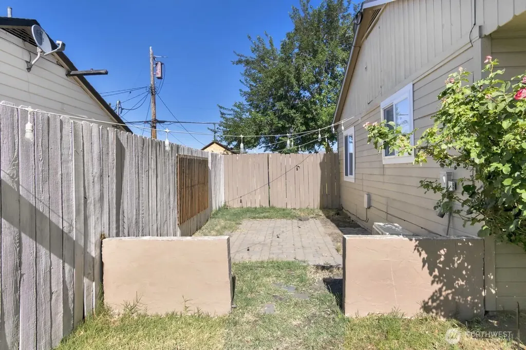708 Sanford Avenue Richland WA 99352