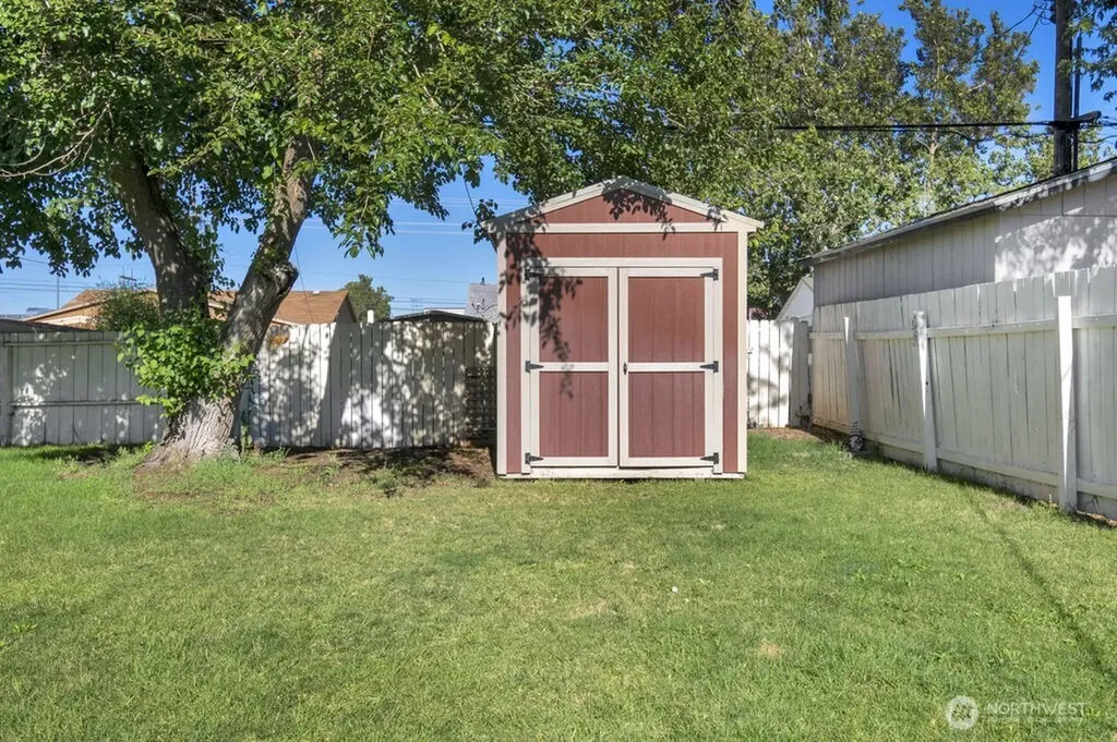 708 Sanford Avenue Richland WA 99352