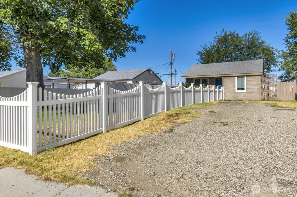 708 Sanford Avenue Richland WA 99352