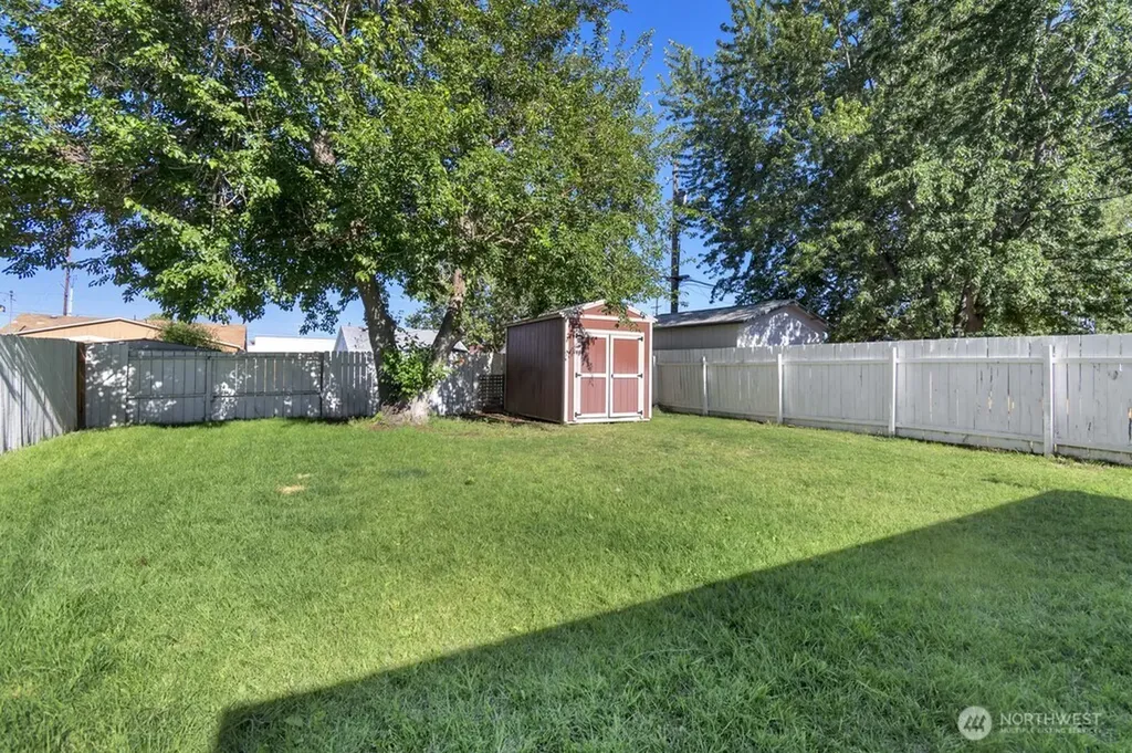708 Sanford Avenue Richland WA 99352