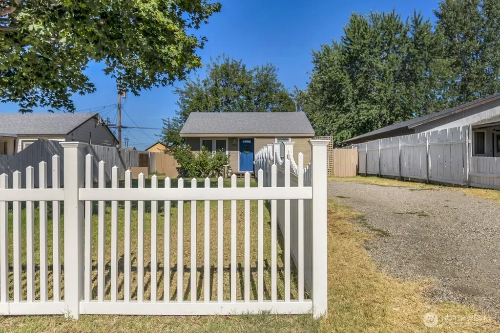 708 Sanford Avenue Richland WA 99352