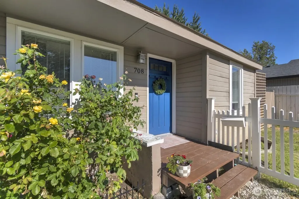 708 Sanford Avenue Richland WA 99352