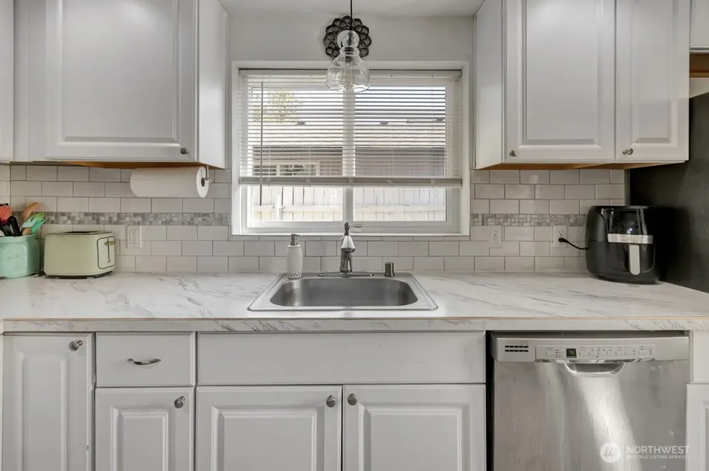 708 Sanford Avenue Richland WA 99352