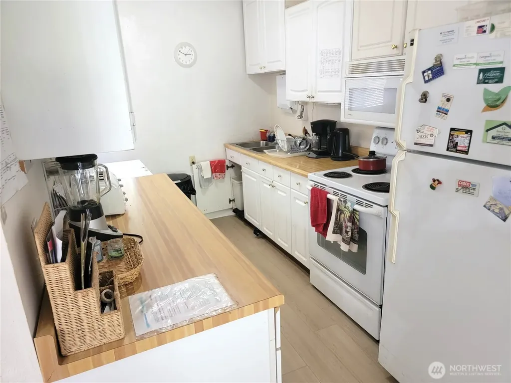 5425 NW 172nd Street NW Lynnwood WA 98037