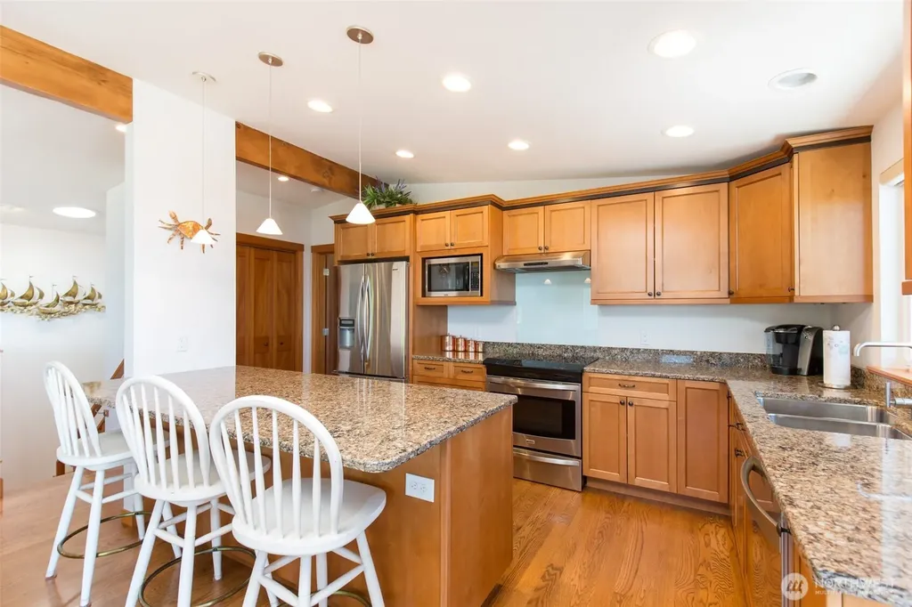 172 Sea View Drive Port Angeles WA 98362