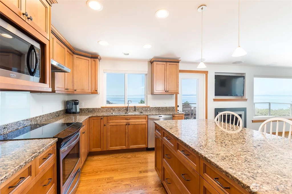 172 Sea View Drive Port Angeles WA 98362