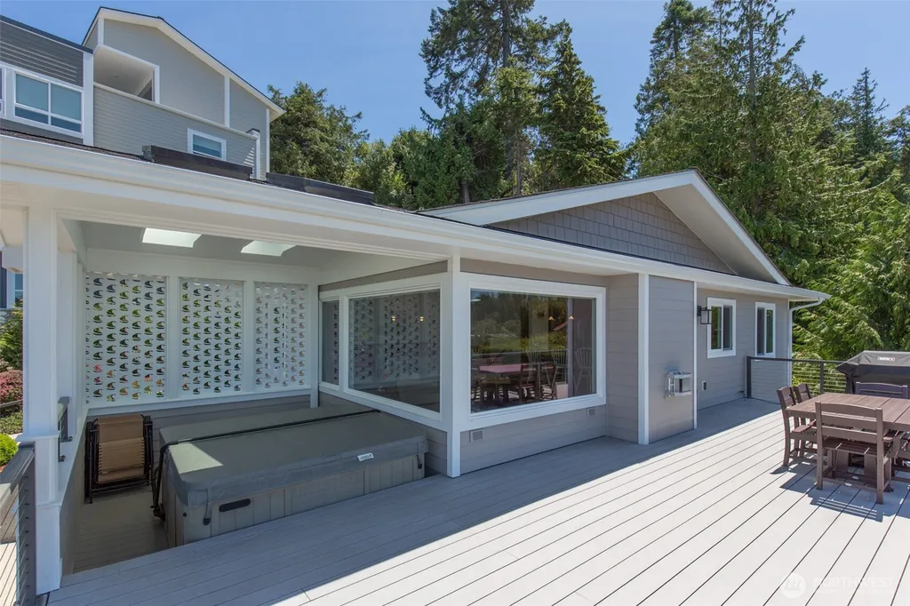 172 Sea View Drive Port Angeles WA 98362