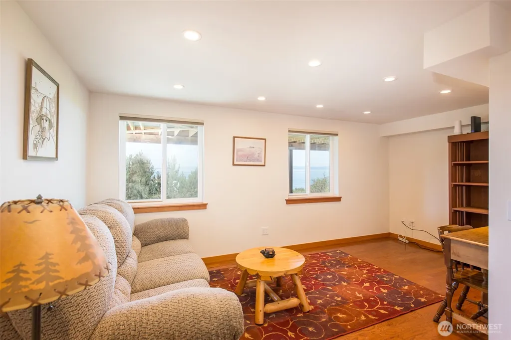 172 Sea View Drive Port Angeles WA 98362