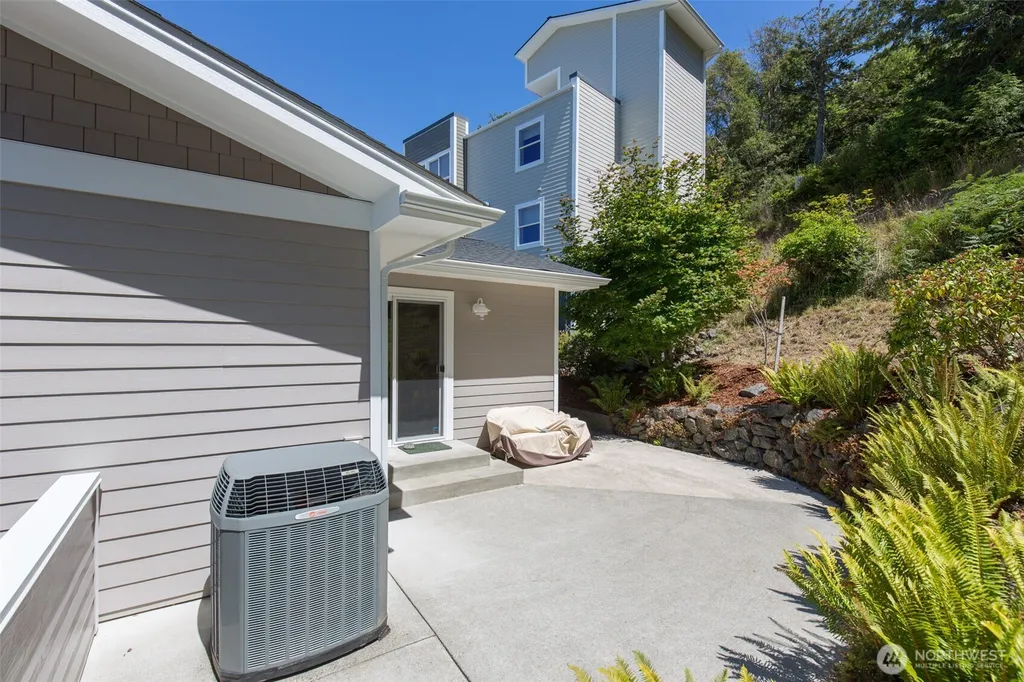 172 Sea View Drive Port Angeles WA 98362