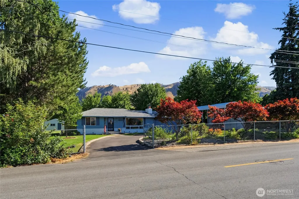 1313 Castlerock Avenue Wenatchee WA 98801