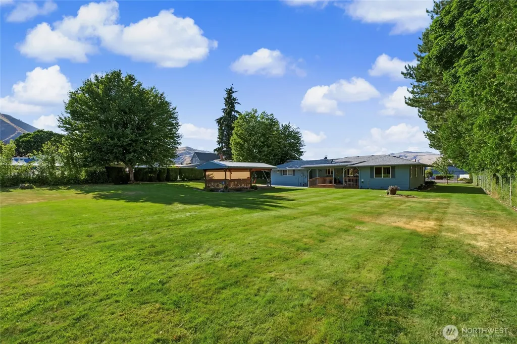 1313 Castlerock Avenue Wenatchee WA 98801