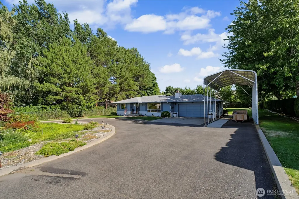 1313 Castlerock Avenue Wenatchee WA 98801