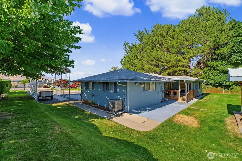 1313 Castlerock Avenue Wenatchee WA 98801