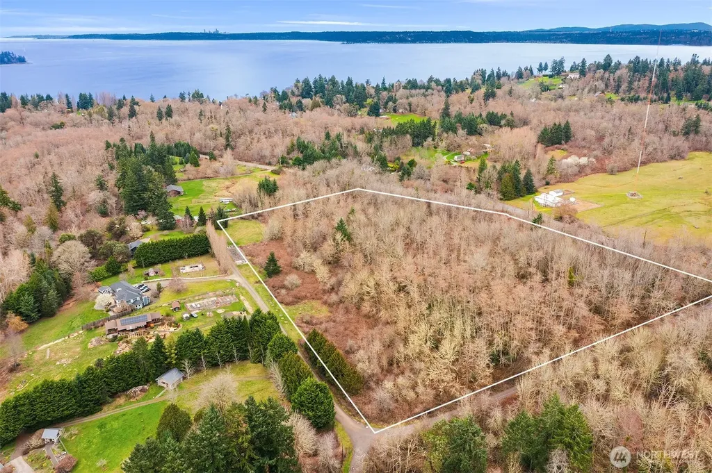 23 Dockton Road SW Vashon WA 98070