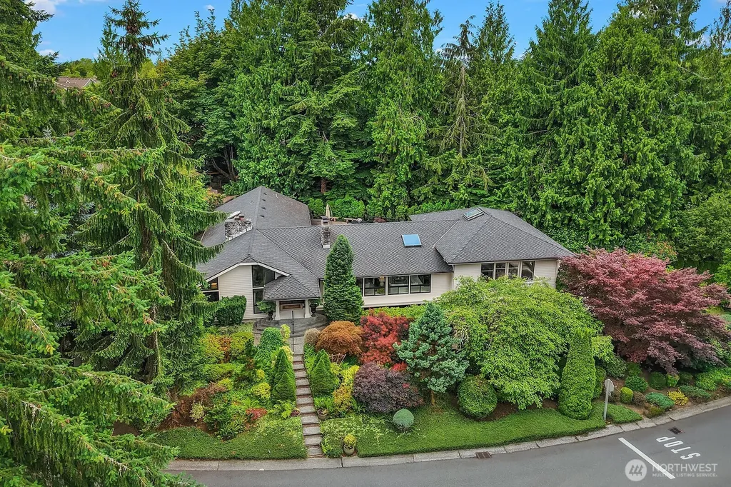 2725 Sahalee Drive W Sammamish WA 98074