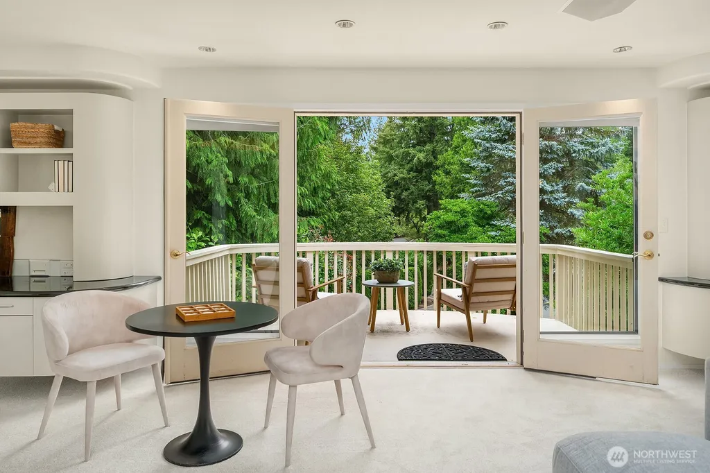 2725 Sahalee Drive W Sammamish WA 98074