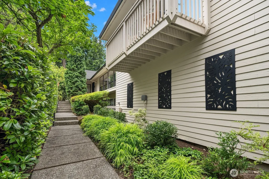 2725 Sahalee Drive W Sammamish WA 98074