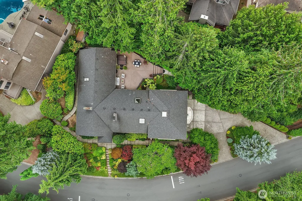 2725 Sahalee Drive W Sammamish WA 98074