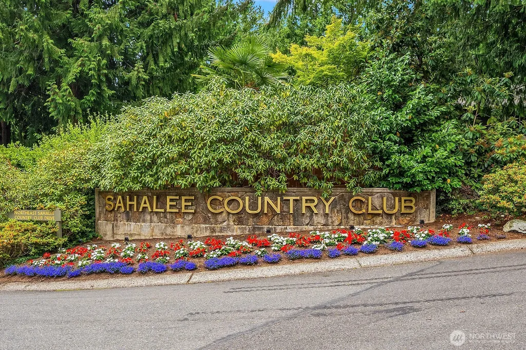 2725 Sahalee Drive W Sammamish WA 98074