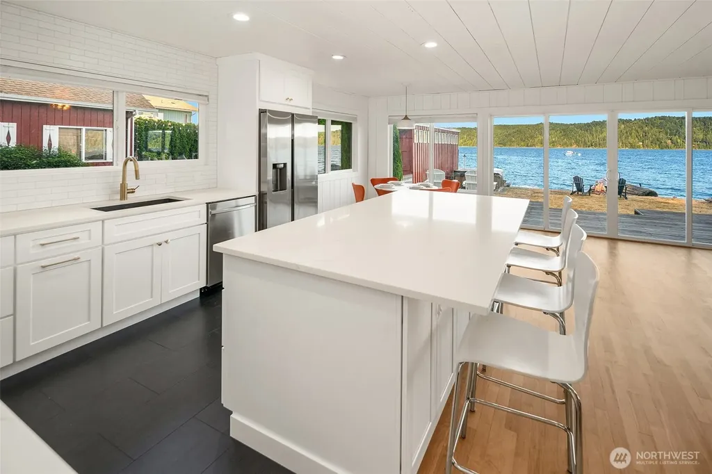 100 N Carroll Point Road Lilliwaup WA 98555