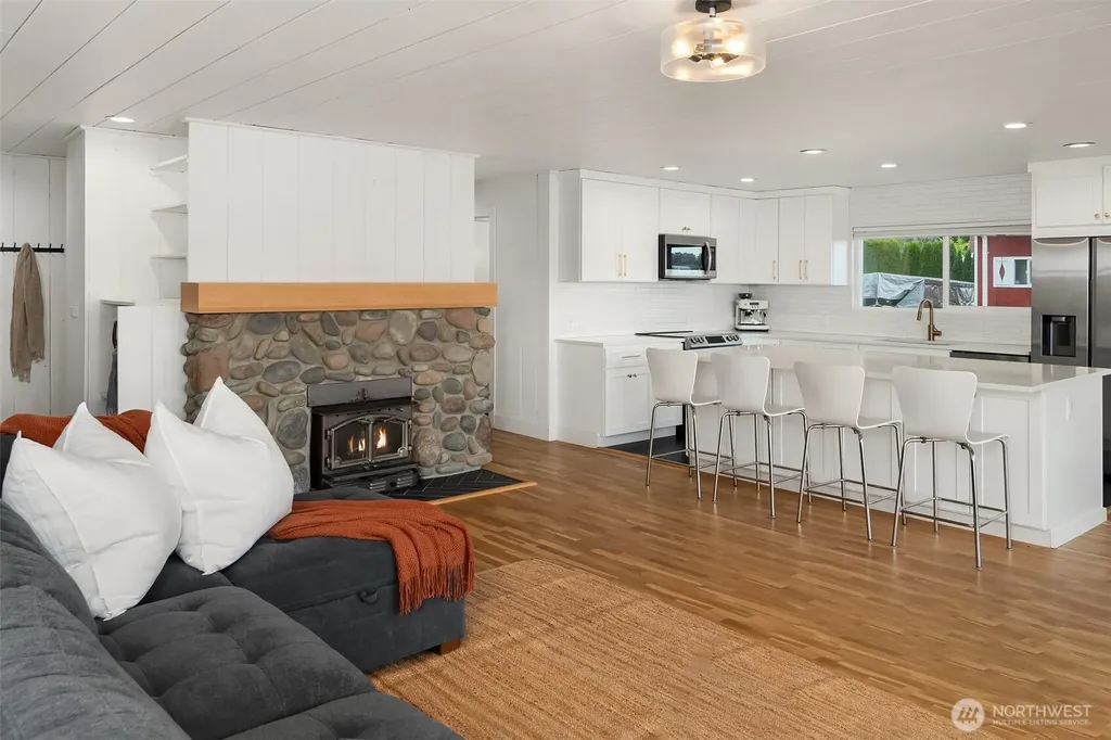 100 N Carroll Point Road Lilliwaup WA 98555