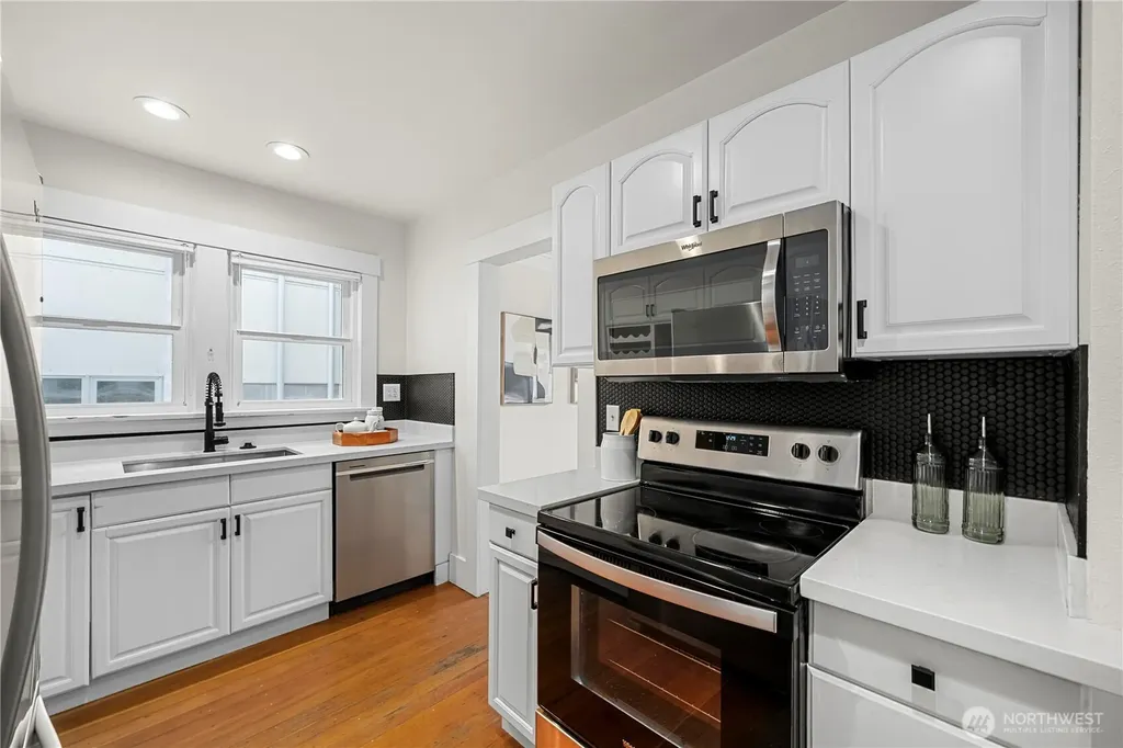 1509 4th Avenue W Seattle WA 98119