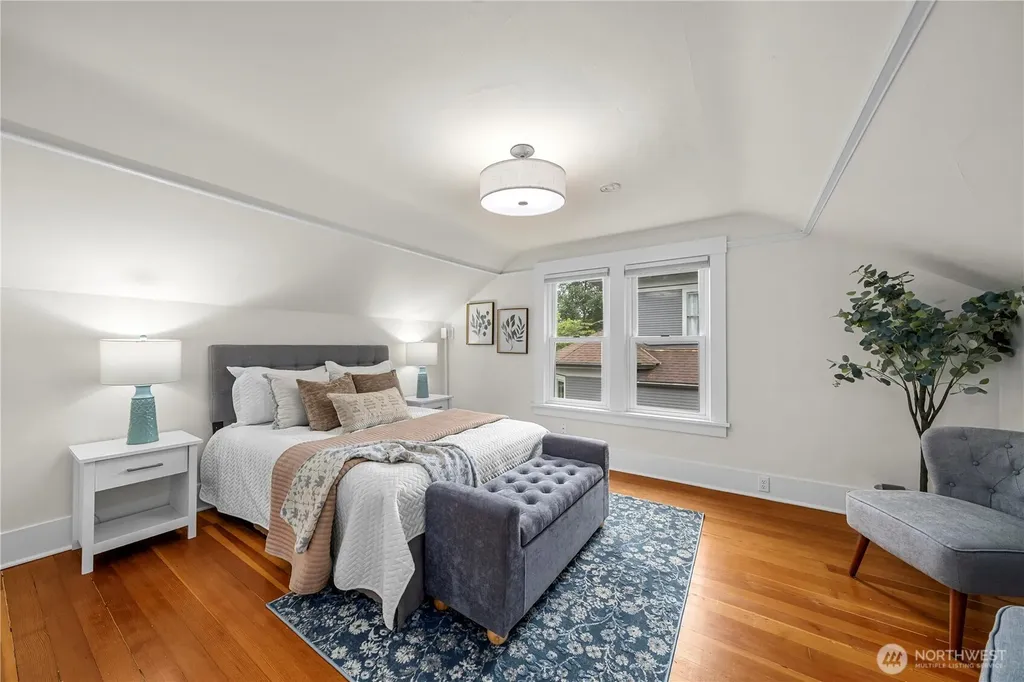 1509 4th Avenue W Seattle WA 98119