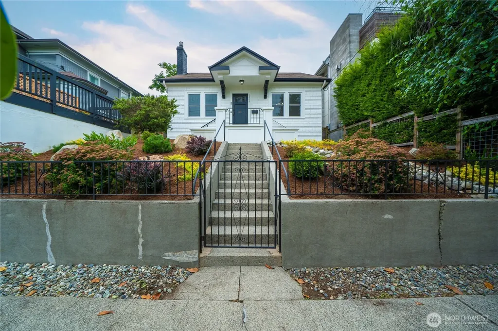 1509 4th Avenue W Seattle WA 98119