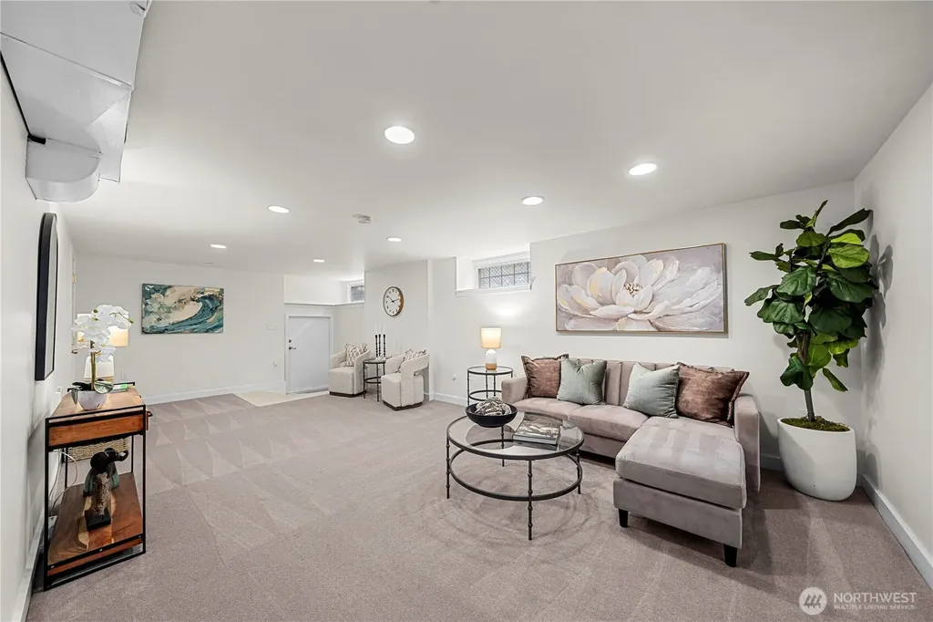 1509 4th Avenue W Seattle WA 98119