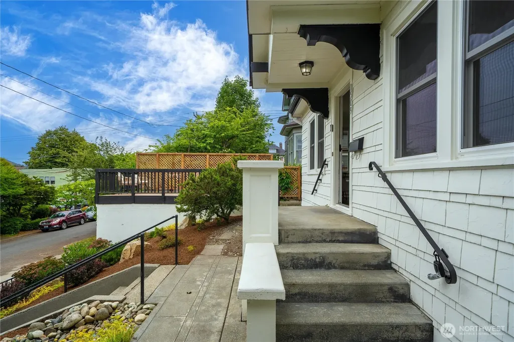 1509 4th Avenue W Seattle WA 98119