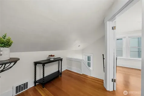 1509 4th Avenue W Seattle WA 98119